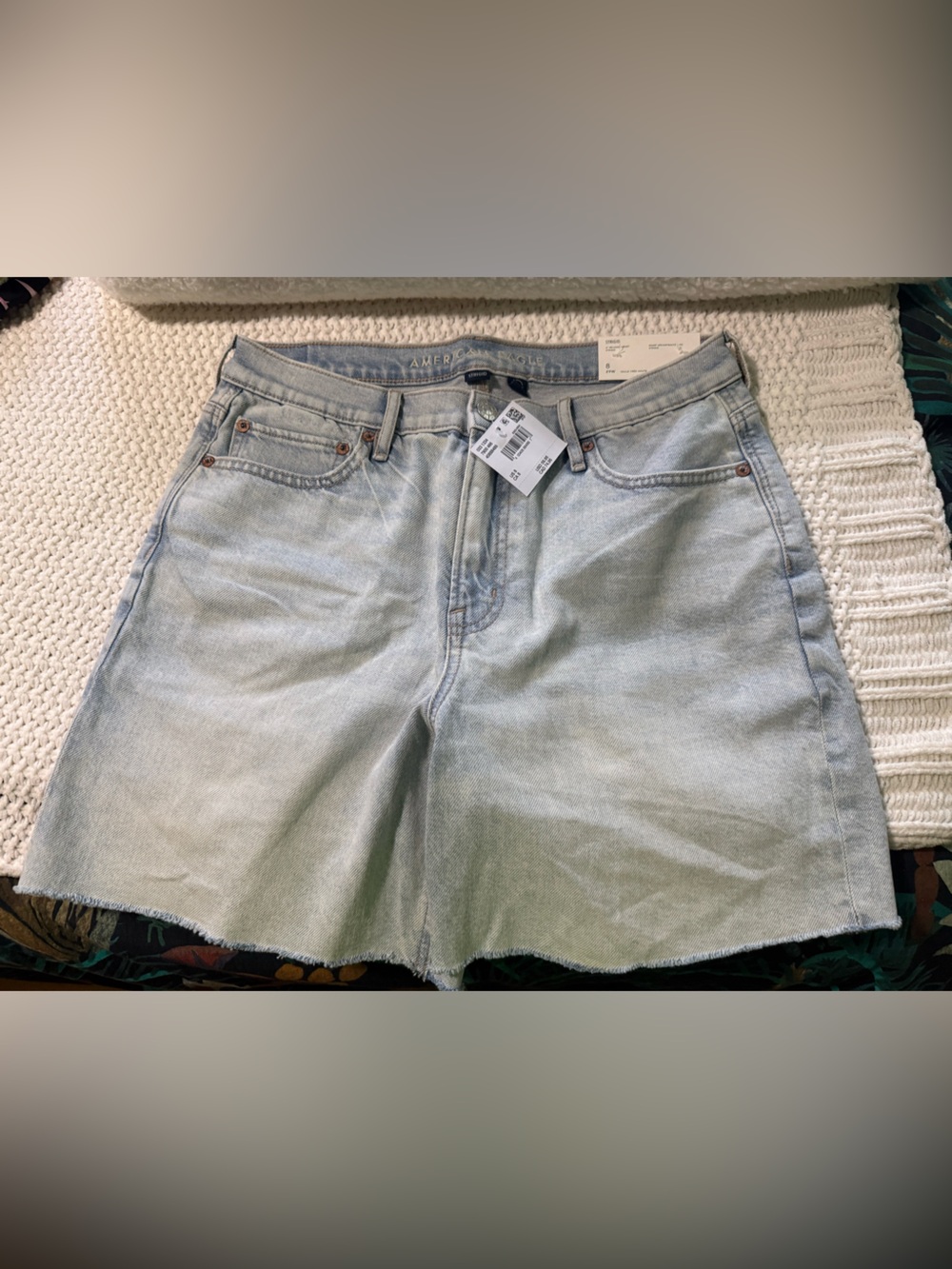 American Eagle Light Blue Super High-Rise Denim Shorts 6 in. Size 8 NWT